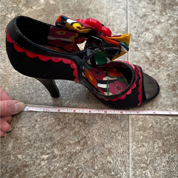 Betsey Johnson Black and Red Floral Women's Shoes - Picture 7 of 8